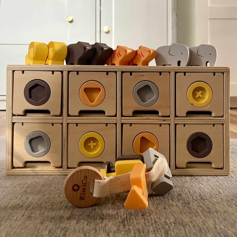 Kiwico Peek-a-Zoo Puzzle Box